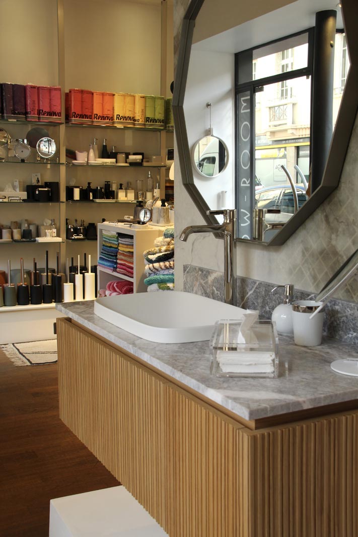 Photo de l'intérieur de la boutique de création de salle de bain sur-mesure à Rennes